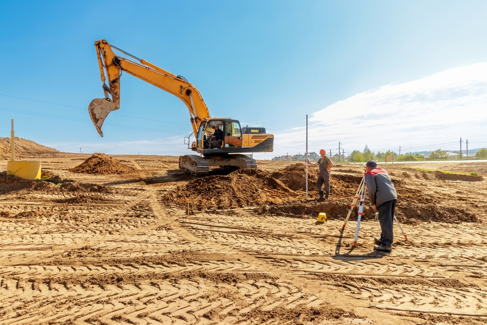 Construction,Workers,Performing,Land,Surveying,And,Excavation,Tasks,At,A